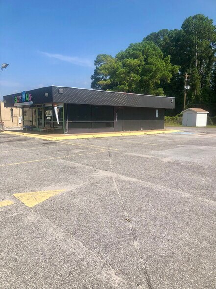 More Photos Of 2003 Lejeune Blvd, Jacksonville Storefront For Sale