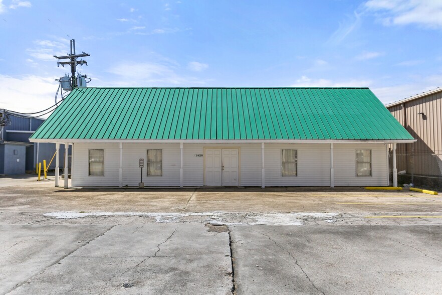 Primary Photo Of 1420 Fourth St, Westwego Daycare Center For Lease
