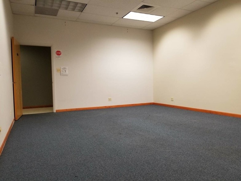 More Photos Of 1333 S Schoolhouse Rd, New Lenox Warehouse For Lease