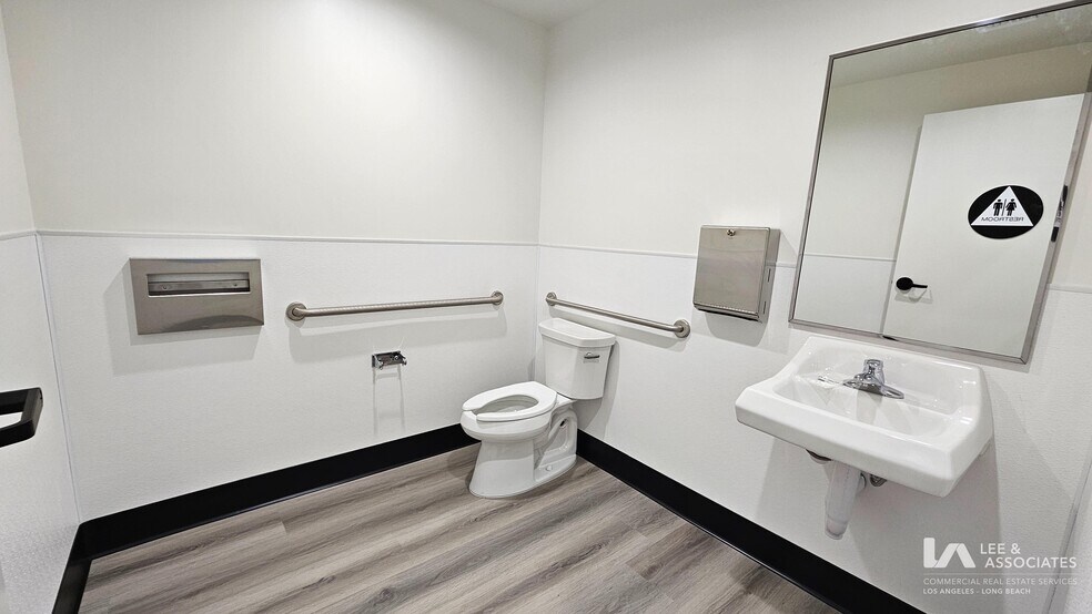 More Photos Of 1904 E Dominguez St, Carson Warehouse For Lease