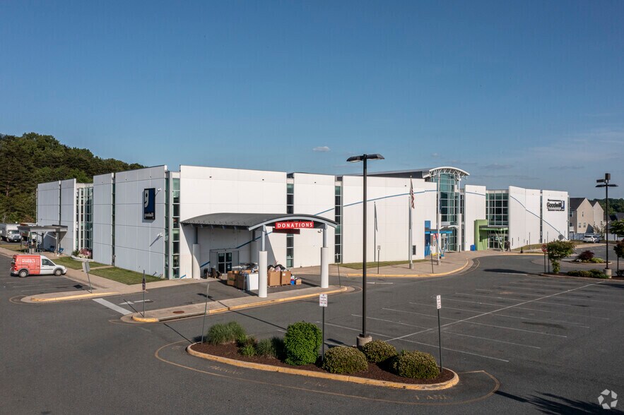 More Photos Of 4701 Market St, Fredericksburg Office For Sale