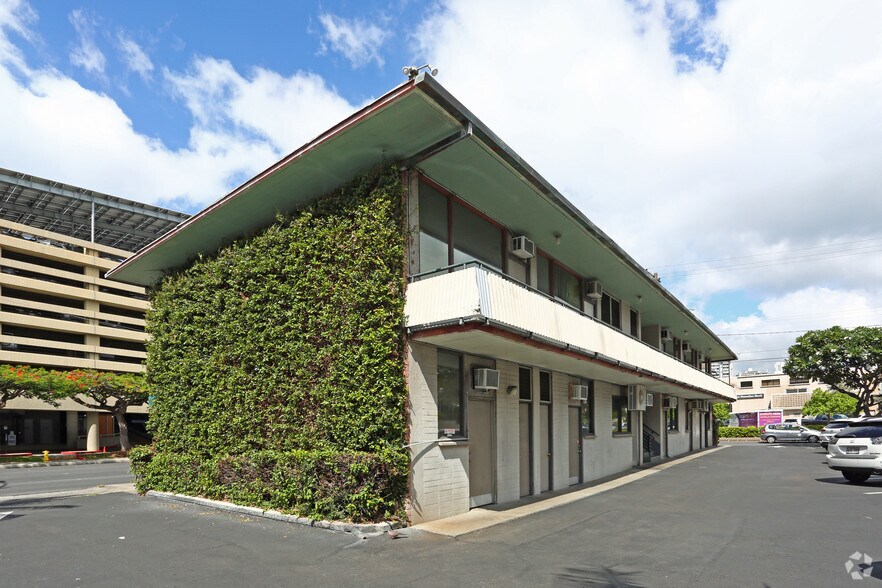 More Photos Of 1023 Pensacola St, Honolulu Storefront Retail Office For Lease