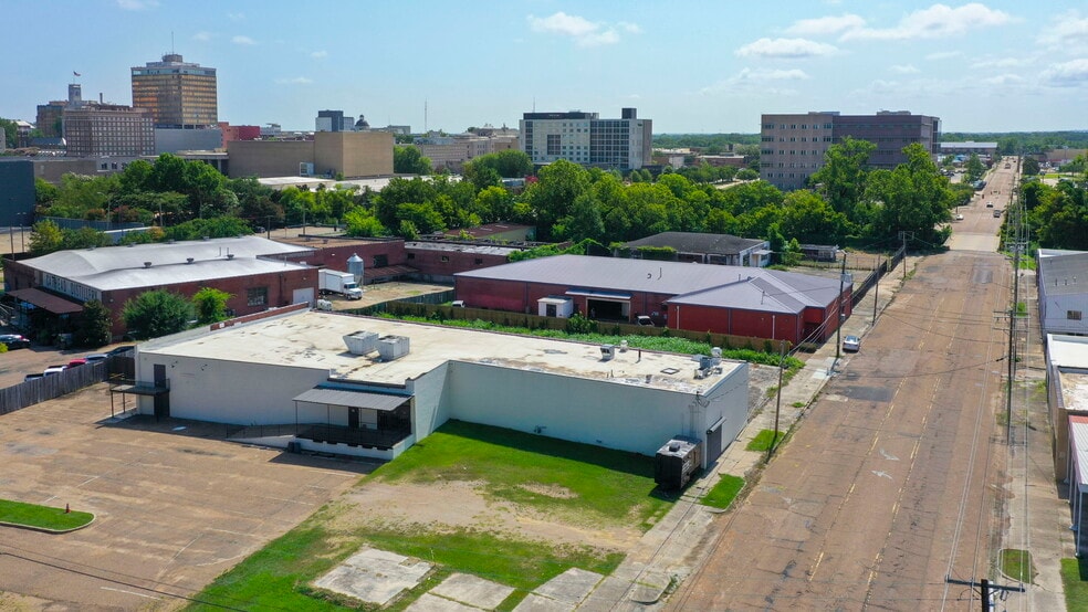 More Photos Of 110 E South St, Jackson Bar For Sale