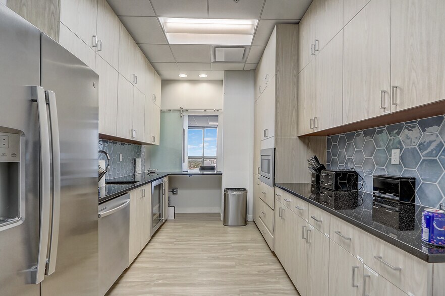 More Photos Of 111 N Magnolia Ave, Orlando Office For Lease