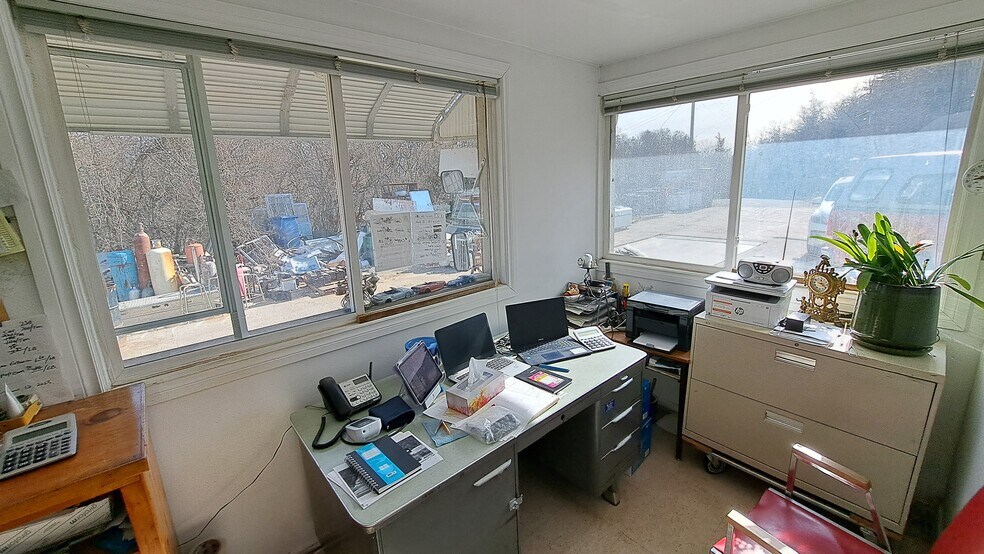 More Photos Of 31 Nelson St, Campbellford Recycling Center For Sale