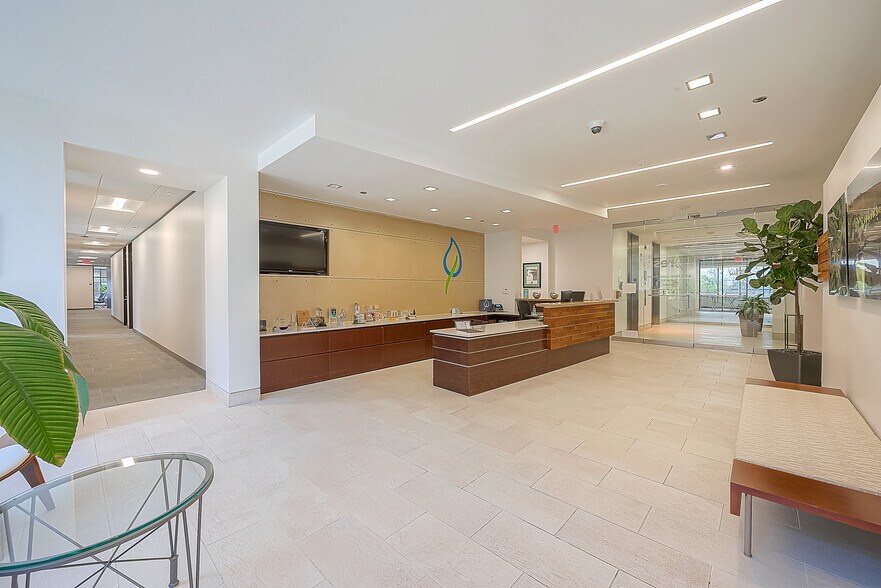 More Photos Of 6575 610 Loop S, Bellaire Office For Sale