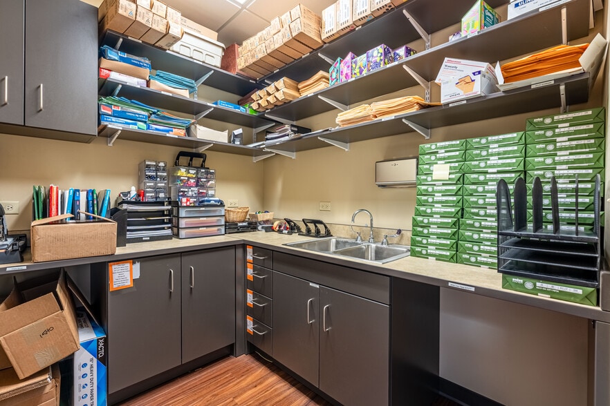 More Photos Of 16610 W 159th St, Lockport Medical For Sale