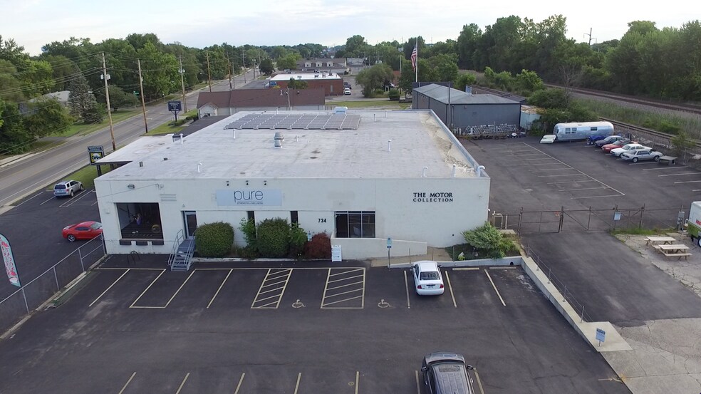 More Photos Of 734 Garden Rd, Columbus Showroom For Lease