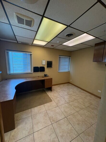 More Photos Of 4501-4503 W Lake St, Melrose Park Freestanding For Lease
