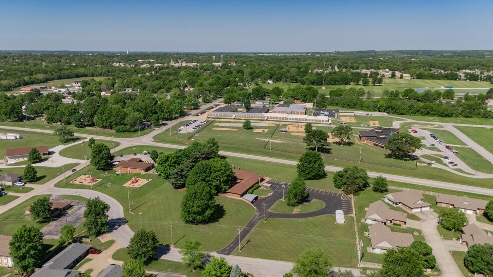 More Photos Of 807 N Briarwood Dr, Bolivar Assisted Living For Sale