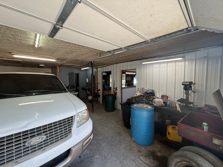 More Photos Of 916 Pleasant Grove Rd, Westmoreland General Retail For Sale