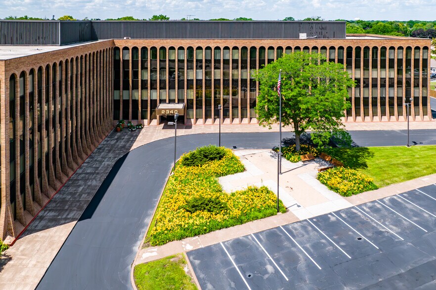 More Photos Of 2340 S River Rd, Des Plaines Office For Lease