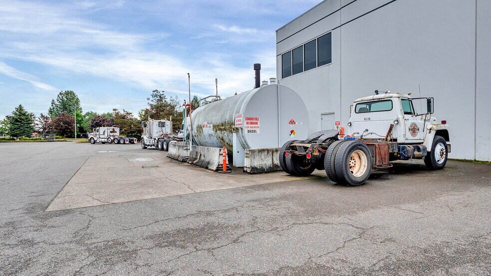 More Photos Of 7025 N Leadbetter Rd, Portland Service For Lease