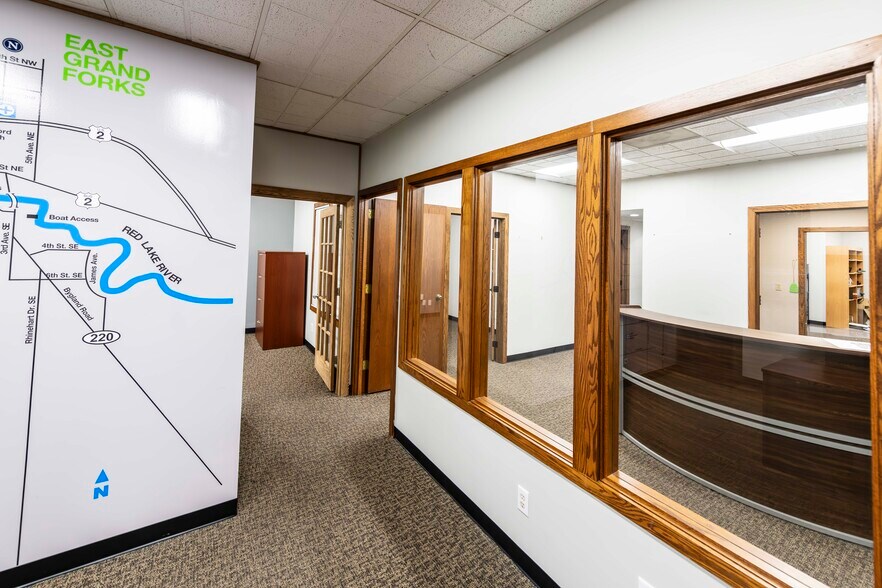 More Photos Of 1119 N 42nd St, Grand Forks Office For Lease