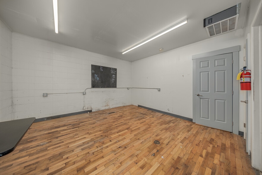 More Photos Of 361 SW 12th St, Ontario Specialty For Sale