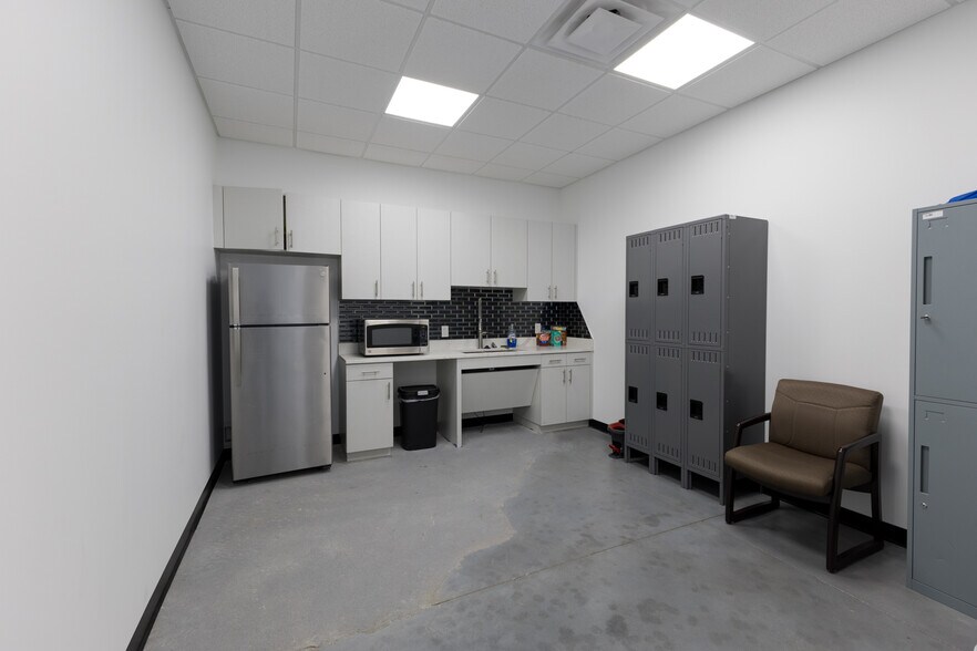 More Photos Of 17555 Roberts Rd, Hockley Industrial For Lease