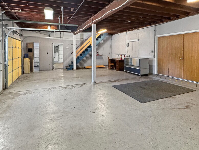 More Photos Of 129 E 5th St, Washington Showroom For Sale