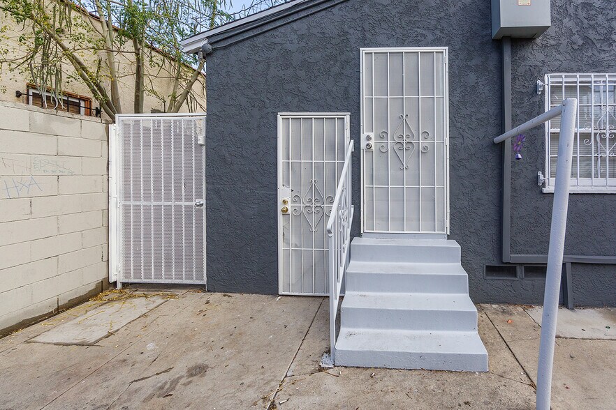 More Photos Of 2285 Earl Ave, Long Beach Multifamily For Sale