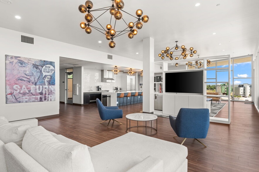 More Photos Of 4229 N FM 620 Hwy, Austin Showroom For Sale