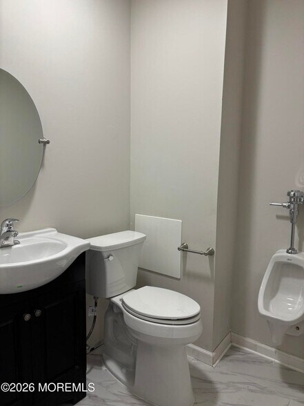 More Photos Of 1202 S Olden Ave, Hamilton Office For Sale
