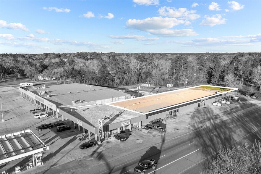 More Photos Of 101 S US Highway 69, Huntington Department Store For Sale