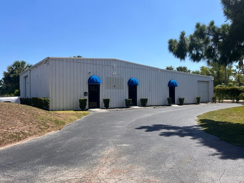 Primary Photo Of 5072 Edgewater Dr, Orlando Service For Lease