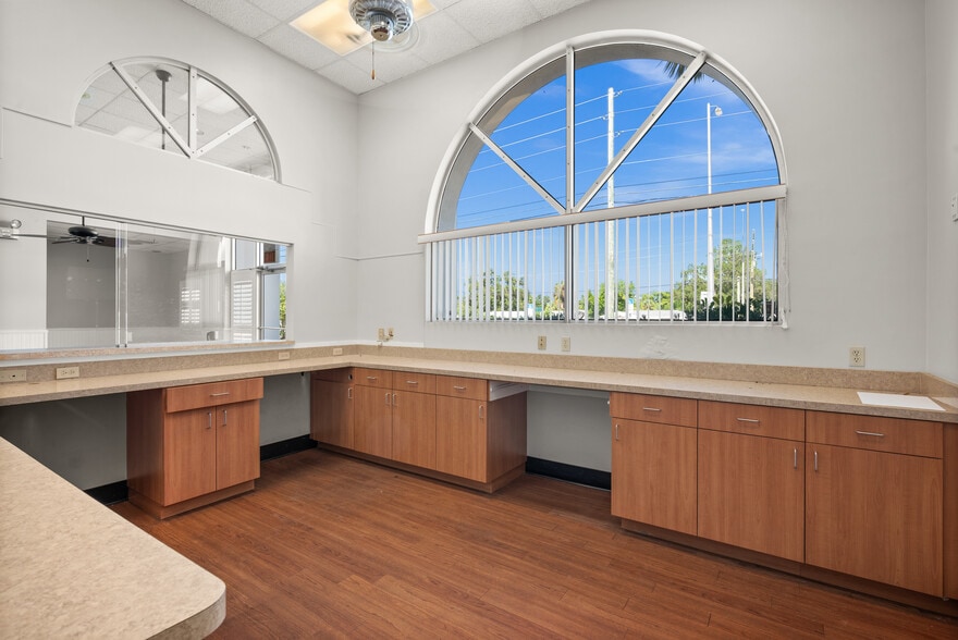 More Photos Of 13540 Walsingham Rd, Largo Medical For Sale