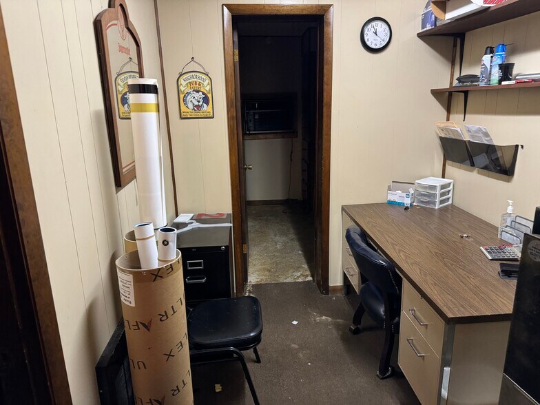 More Photos Of 3080 W State St, Bristol Bar For Sale