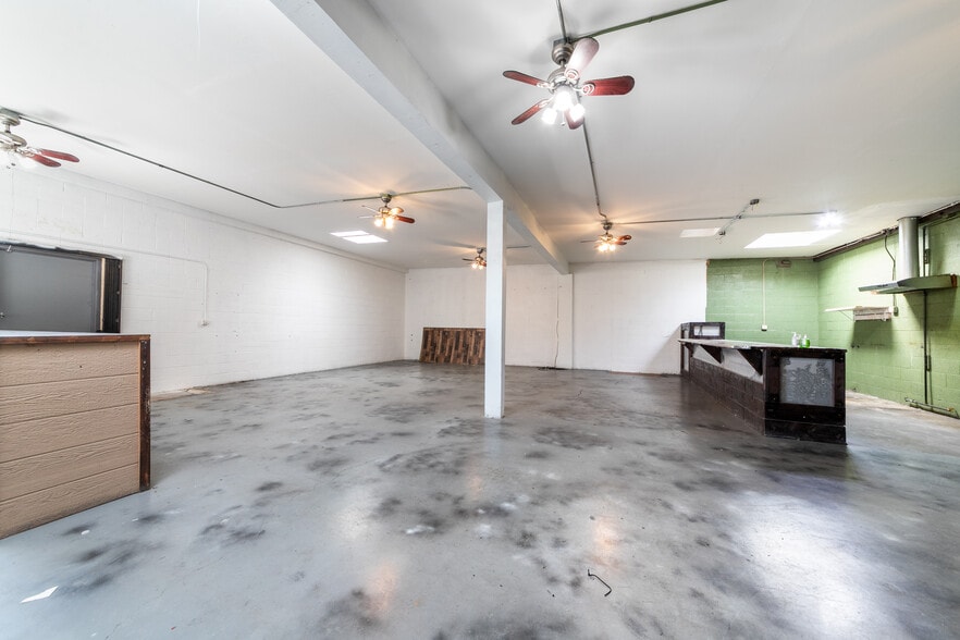 More Photos Of 6701-6709 11th Ave, Los Angeles Warehouse For Lease