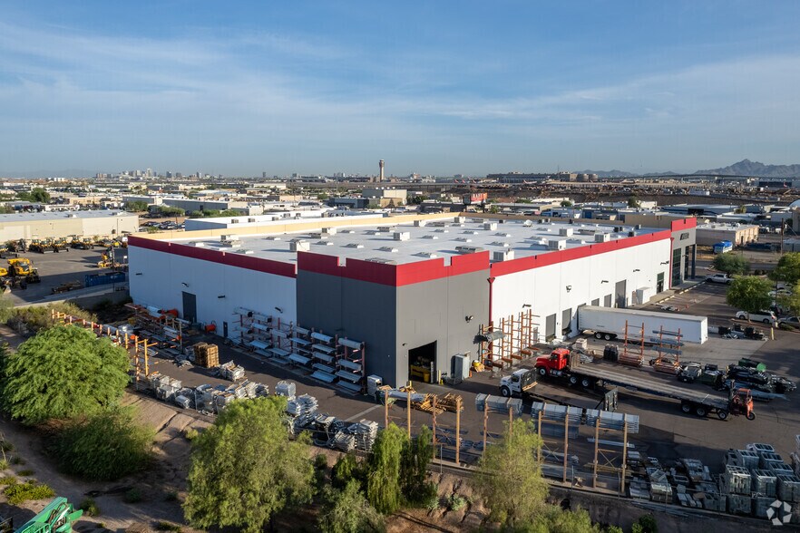 More Photos Of 2902 S 44th St, Phoenix Warehouse For Lease