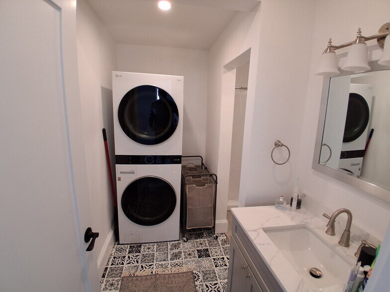 More Photos Of 117 Water St, Stonington Apartments For Sale