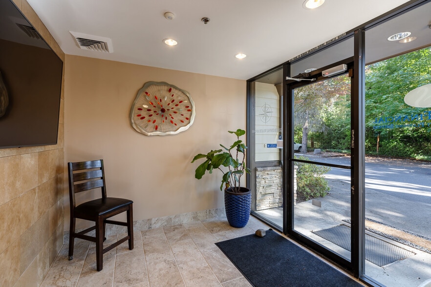 More Photos Of 4309 SW Oakridge Rd, Lake Oswego Medical For Sale