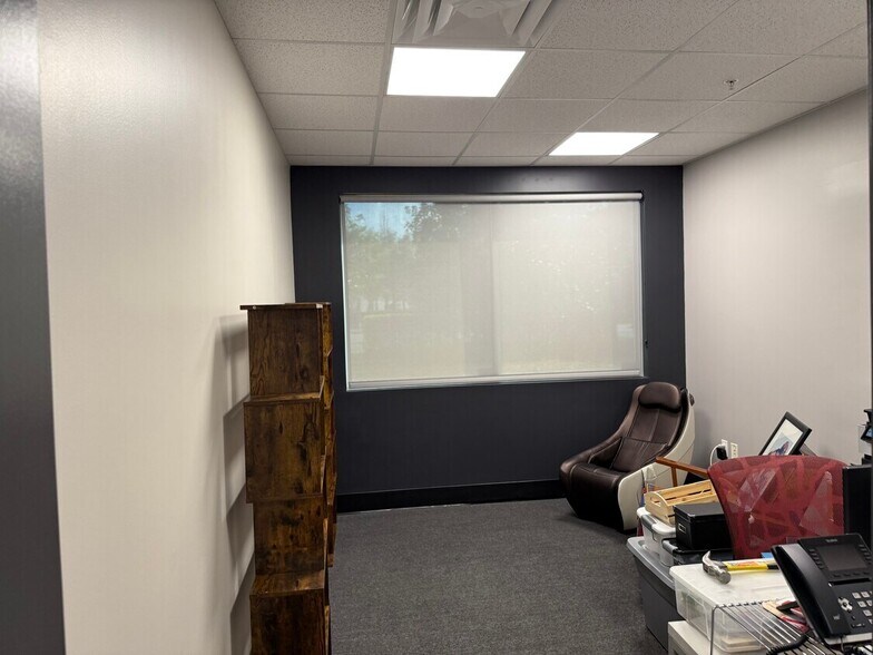 More Photos Of 6457 Hazeltine National Dr, Orlando Warehouse For Sale