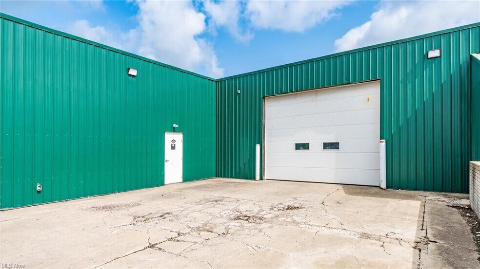 More Photos Of 2411 E Wheeling Ave, Cambridge Warehouse For Lease