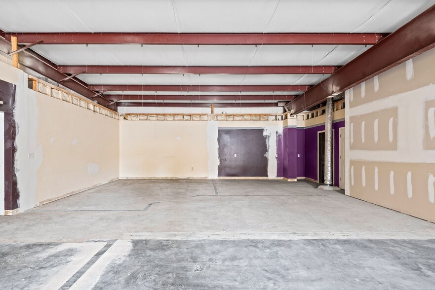 More Photos Of 2401 Ruth Hentz Ave, Panama City Flex For Lease