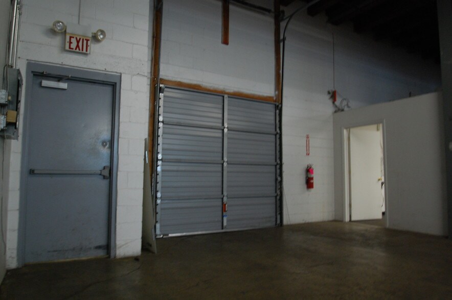 More Photos Of 700 Grand Ave, Ridgefield Warehouse For Lease