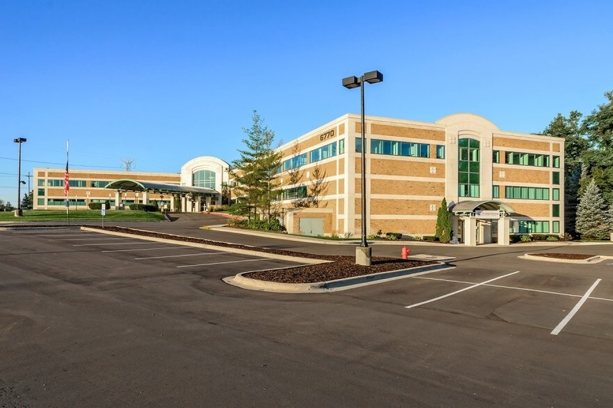 More Photos Of 6770 Dixie Hwy, Clarkston Medical For Lease