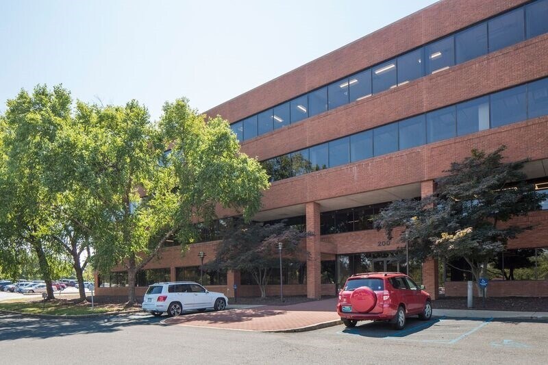 More Photos Of 200 Continental Dr, Newark Office For Lease