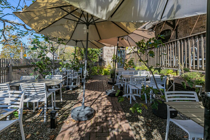 More Photos Of 2 Bridge St, Milford Restaurant For Sale