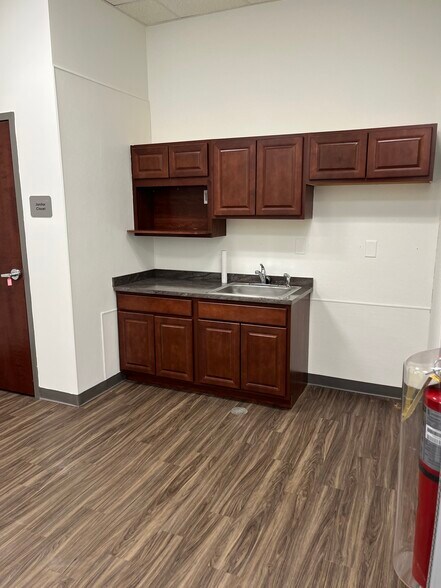 More Photos Of 5 Myers Dr, Mullica Hill Medical For Lease