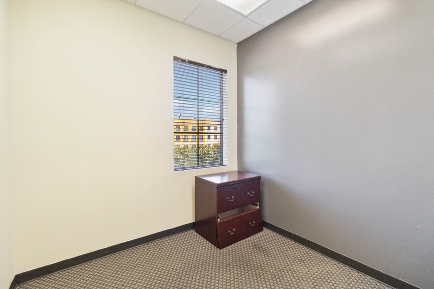 More Photos Of 7065 Westpointe Blvd, Orlando Medical For Sale