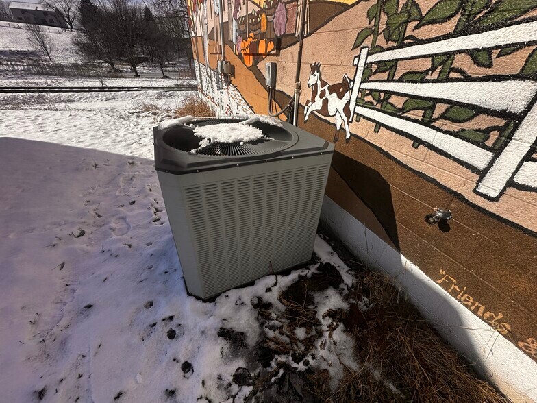 More Photos Of 522A S Main St, Broadway Flex For Sale