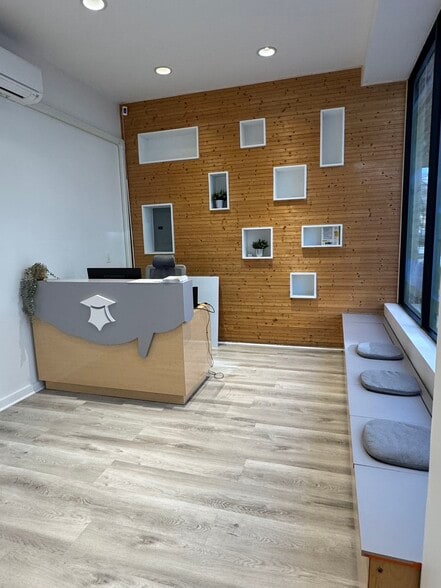 More Photos Of 8266 Austin St, Kew Gardens Storefront Retail Office For Lease