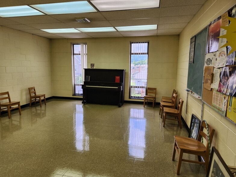 More Photos Of 200 E Fudge St, Covington Specialty For Sale