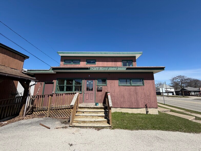 More Photos Of 87 Division St, Manistee Freestanding For Sale