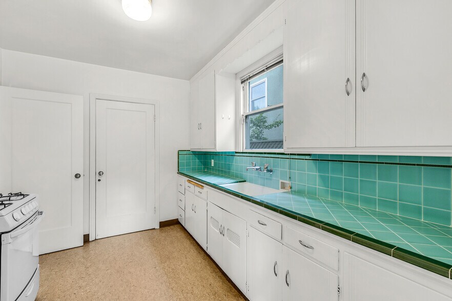 More Photos Of 476 42nd St, Oakland Apartments For Sale