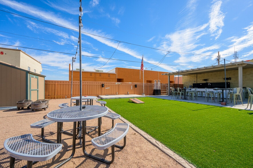 More Photos Of 877 Hancock Rd, Bullhead City Bar For Sale