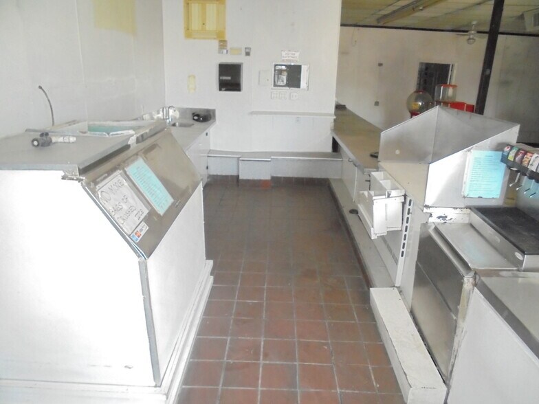 More Photos Of 945 E Hobsonway, Blythe Auto Dealership For Sale