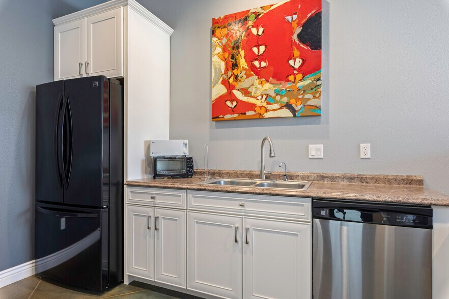 More Photos Of 2480 S Main St, Lakeport Office For Sale