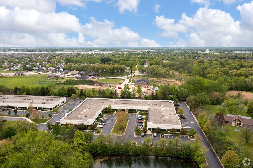 More Photos Of 9014 Heritage Pky, Woodridge Office For Sale